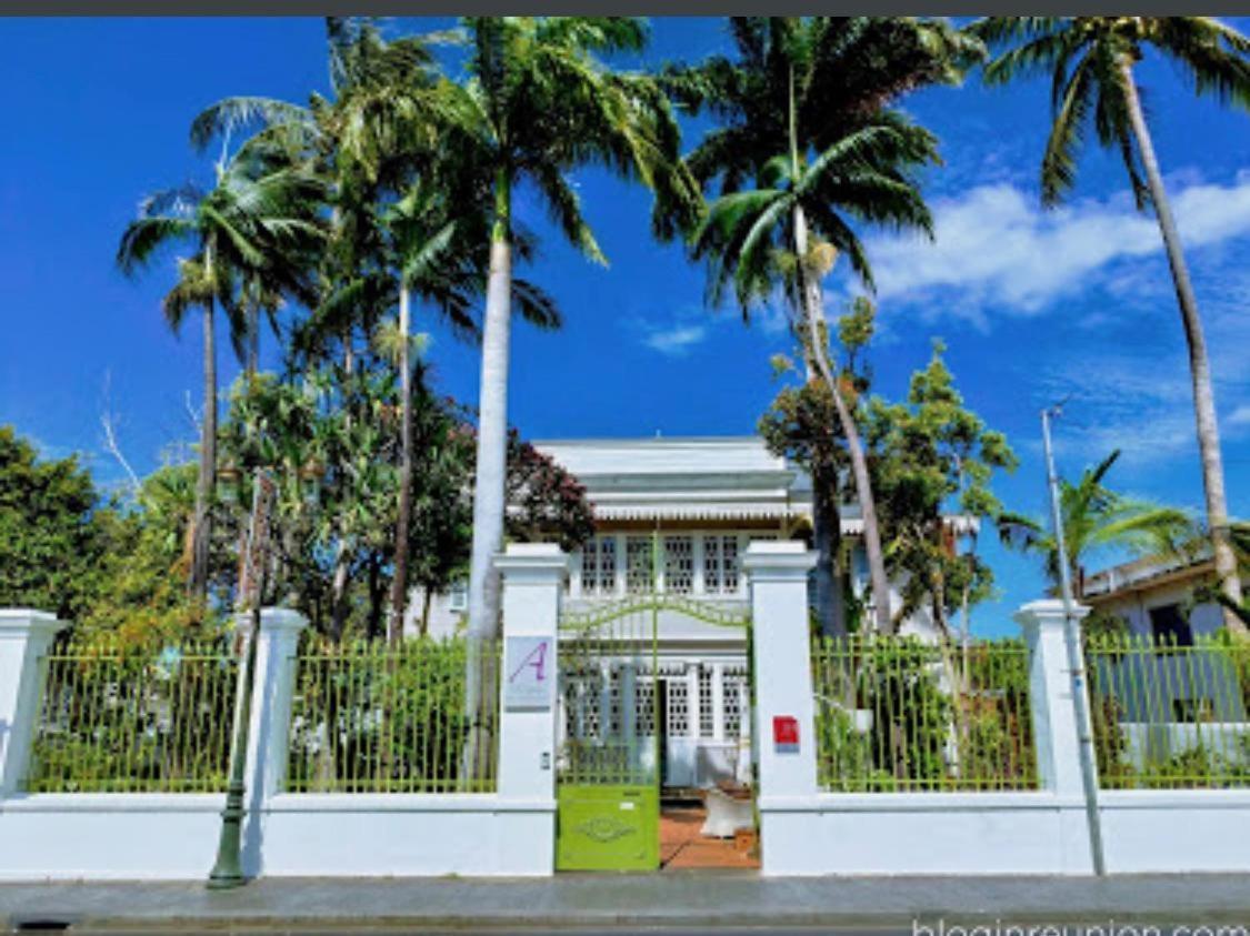Villa Angelique - Hotel Classe Monument Historique Saint-Denis Eksteriør bilde